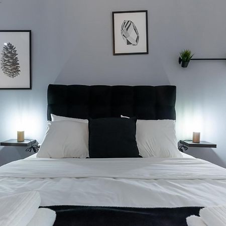 Apartament Couple Getaway With Queen Bed Ateny Zewnętrze zdjęcie
