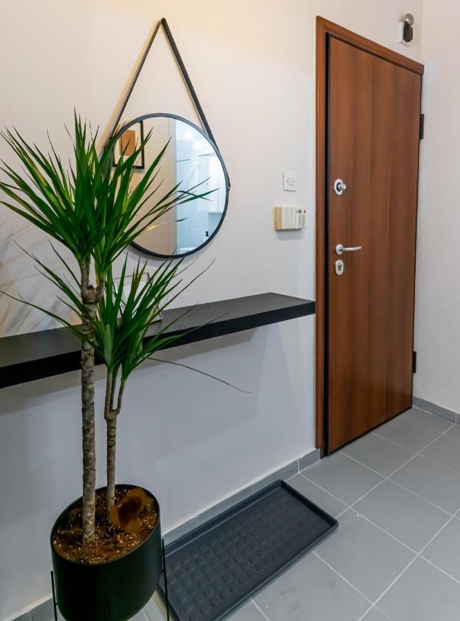 Apartament Couple Getaway With Queen Bed Ateny Zewnętrze zdjęcie