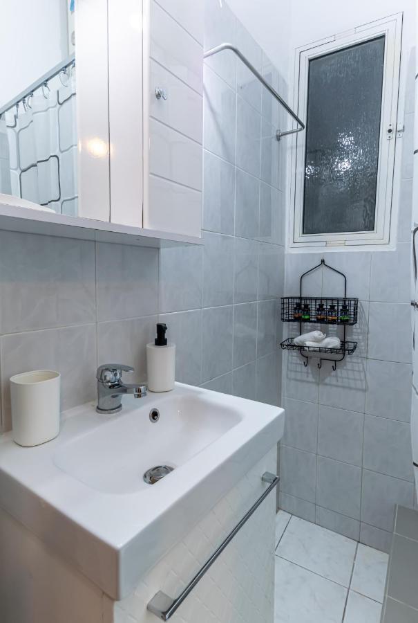 Apartament Couple Getaway With Queen Bed Ateny Zewnętrze zdjęcie